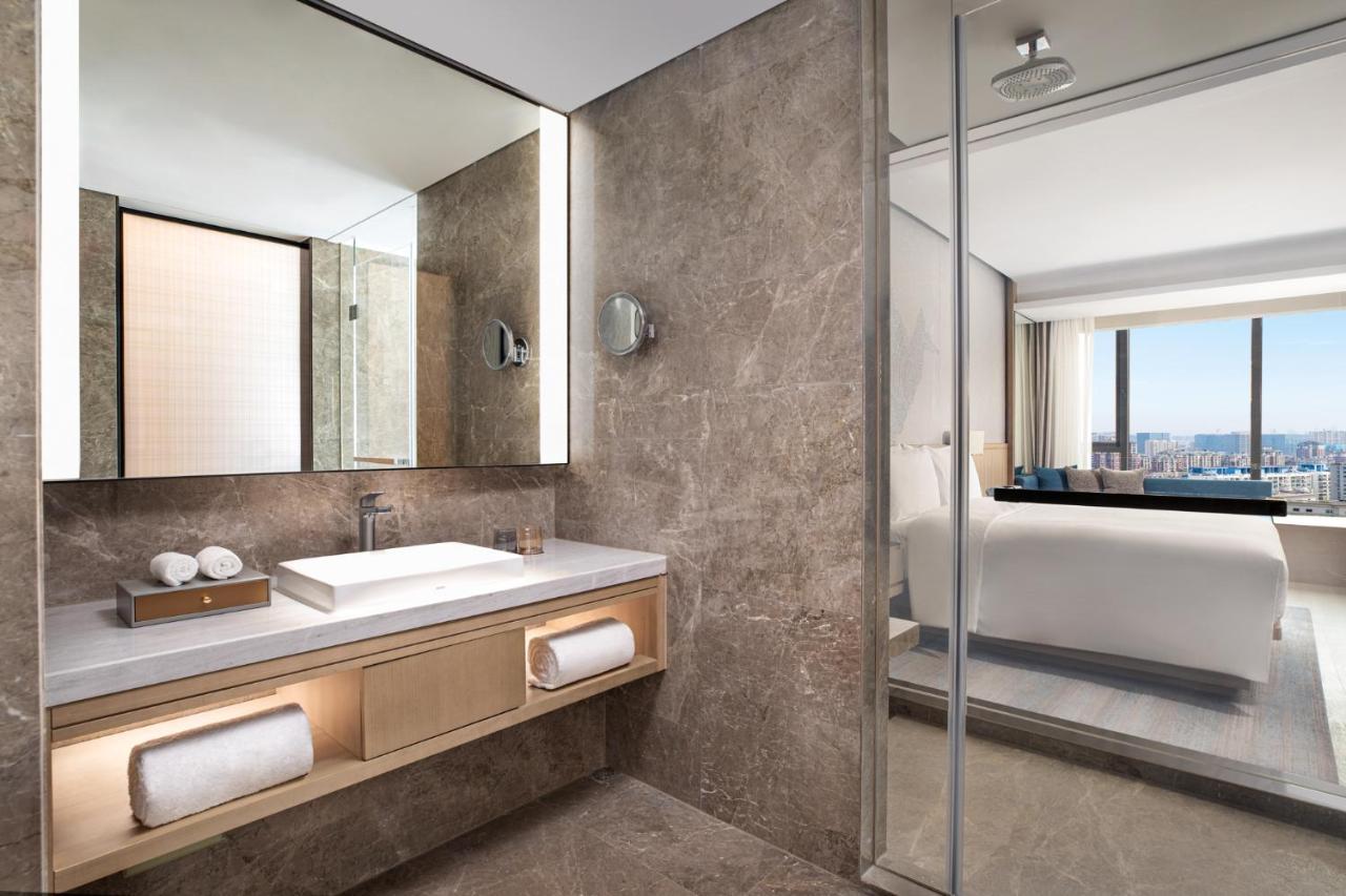 Executive Twin Room with Lounge Access - High Floor