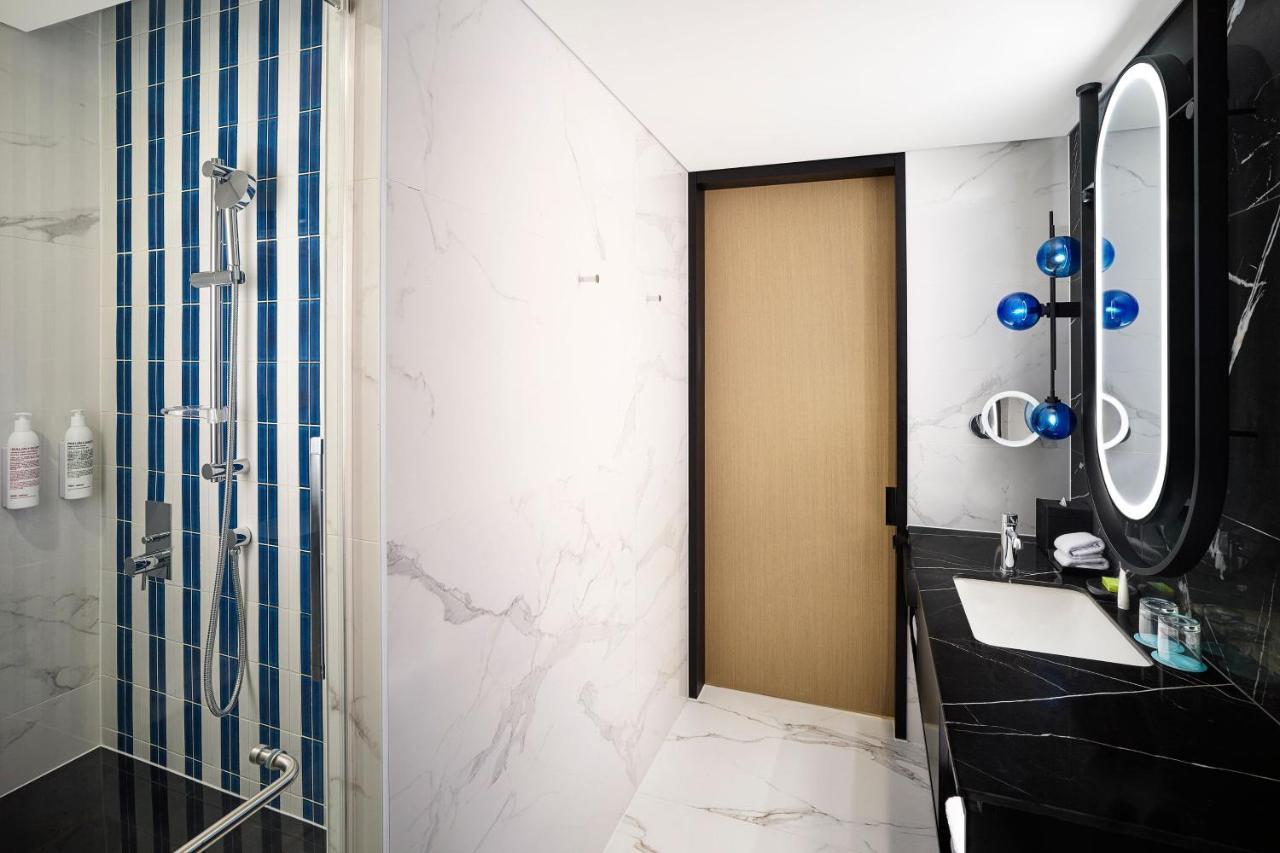 Deluxe Double Room with Two Double Beds and City View,1398051827:JPEG