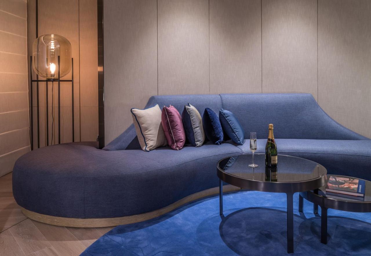 Ambassador Suite with Dining Area - High Floor