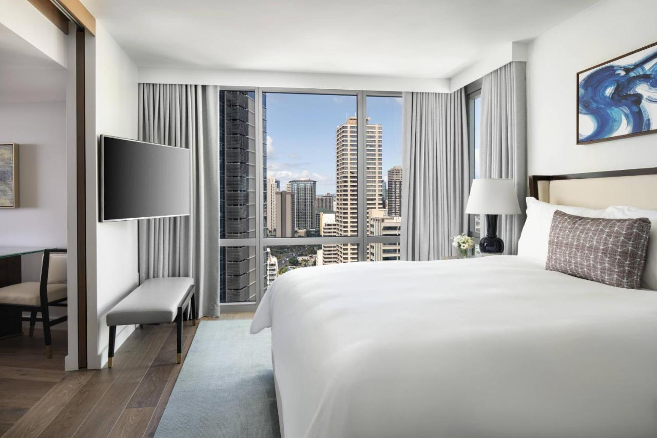 Deluxe Corner Suite with Ocean View