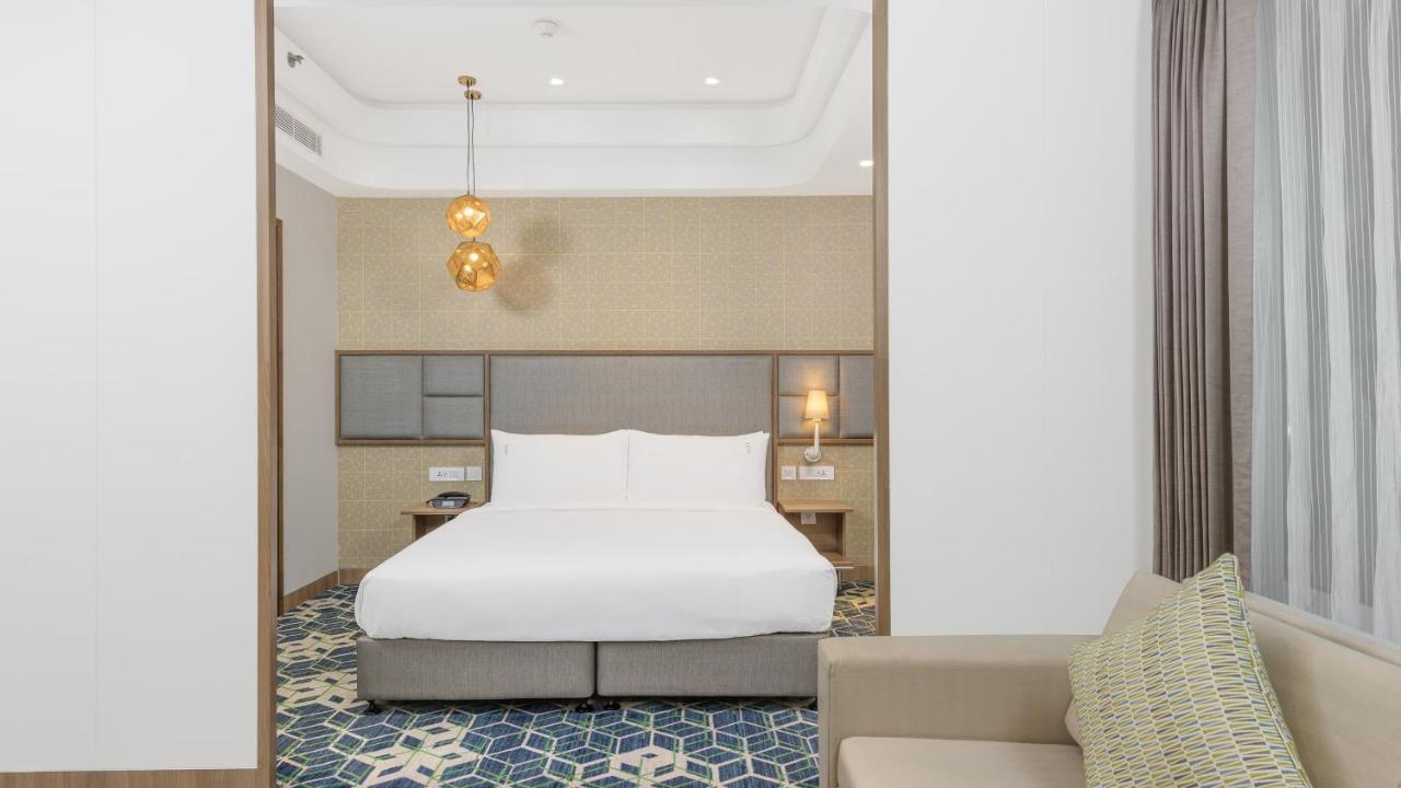 King Suite with Kitchenette - High Floor with 25% discount on F&B, Spa and Laundry, Enjoy Buy One Get One at Viva Bar during Happy Hours (12 noon to 06:00 PM)