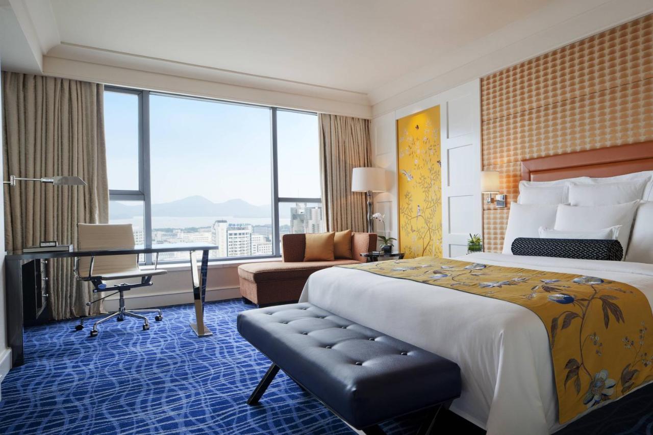 Premier King Room with Lake View - Executive Lounge Access