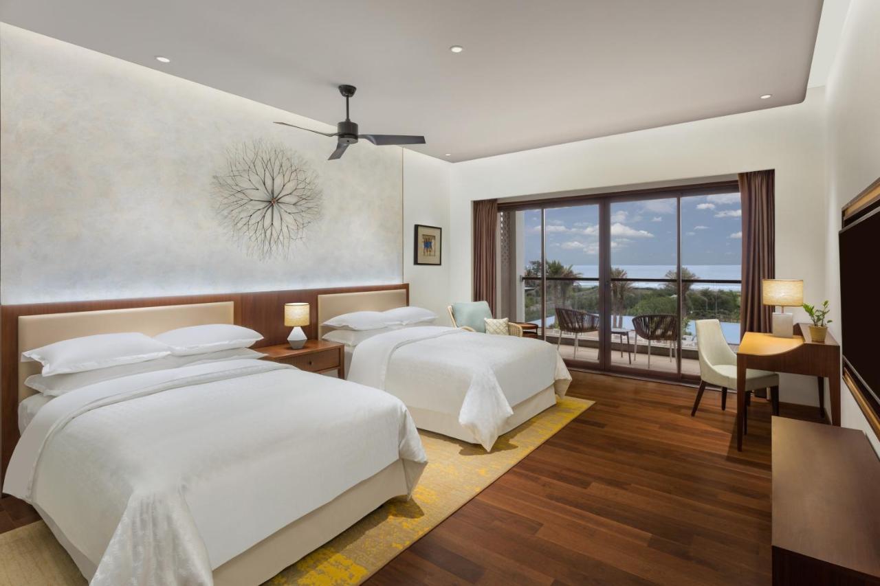 Sea View Top Floor Deluxe Guest Room Queen - Complimentary HiTea by the Beach