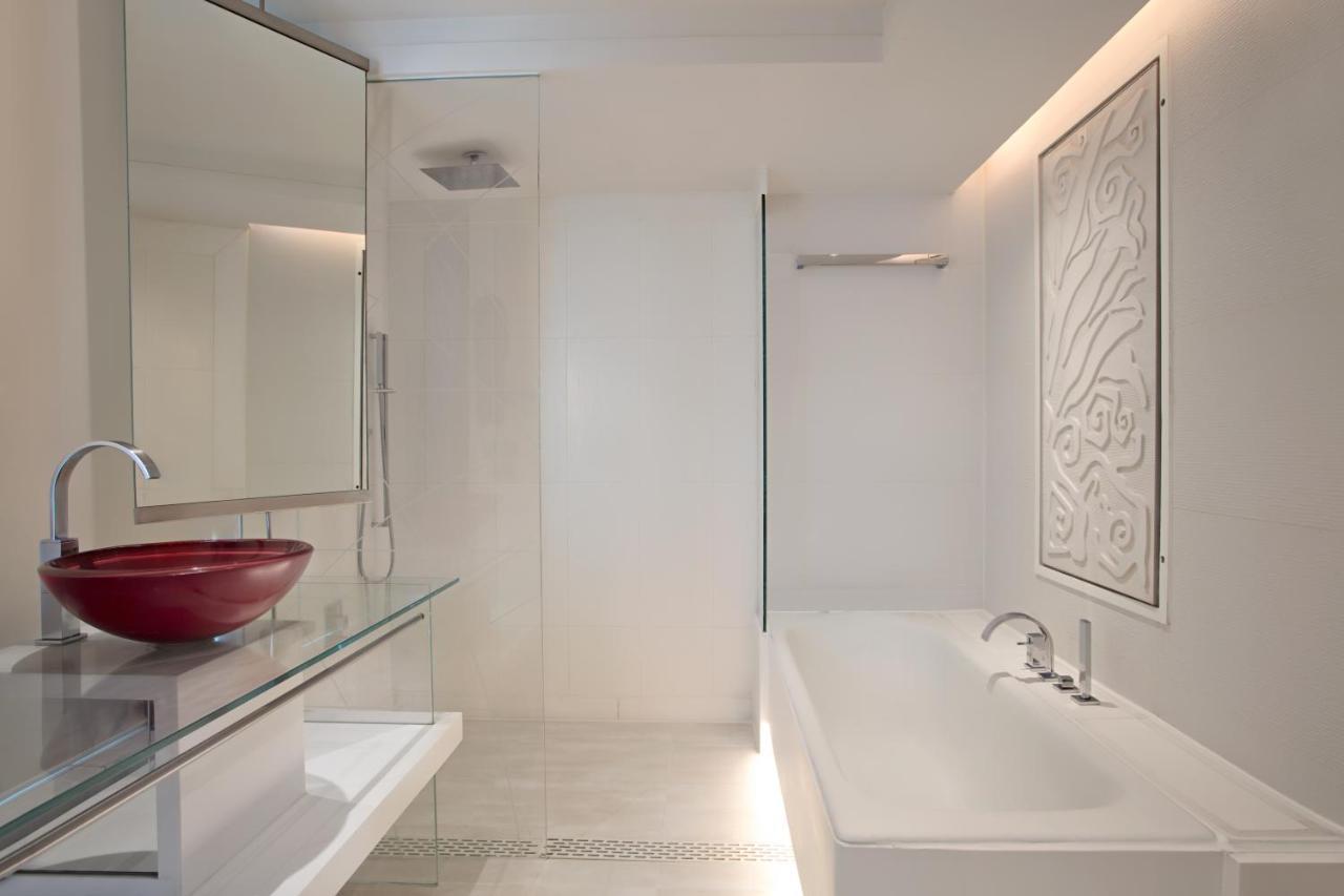 Executive Twin Room with Two Twin Beds and Executive Lounge Access