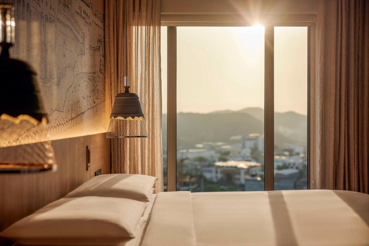 Specialty King Room (Includes- Buffet Breakfast at the Zing, Cocktail Hours at Zeest (roof top bar) 7 to 8 Pm, Complimentary laundry for 2 pieces per room per night, Fruit basket upon arrival)