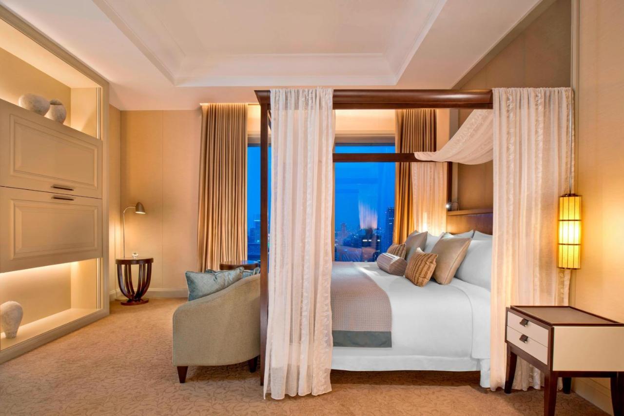 Vice Presidential Suite - Top Floor