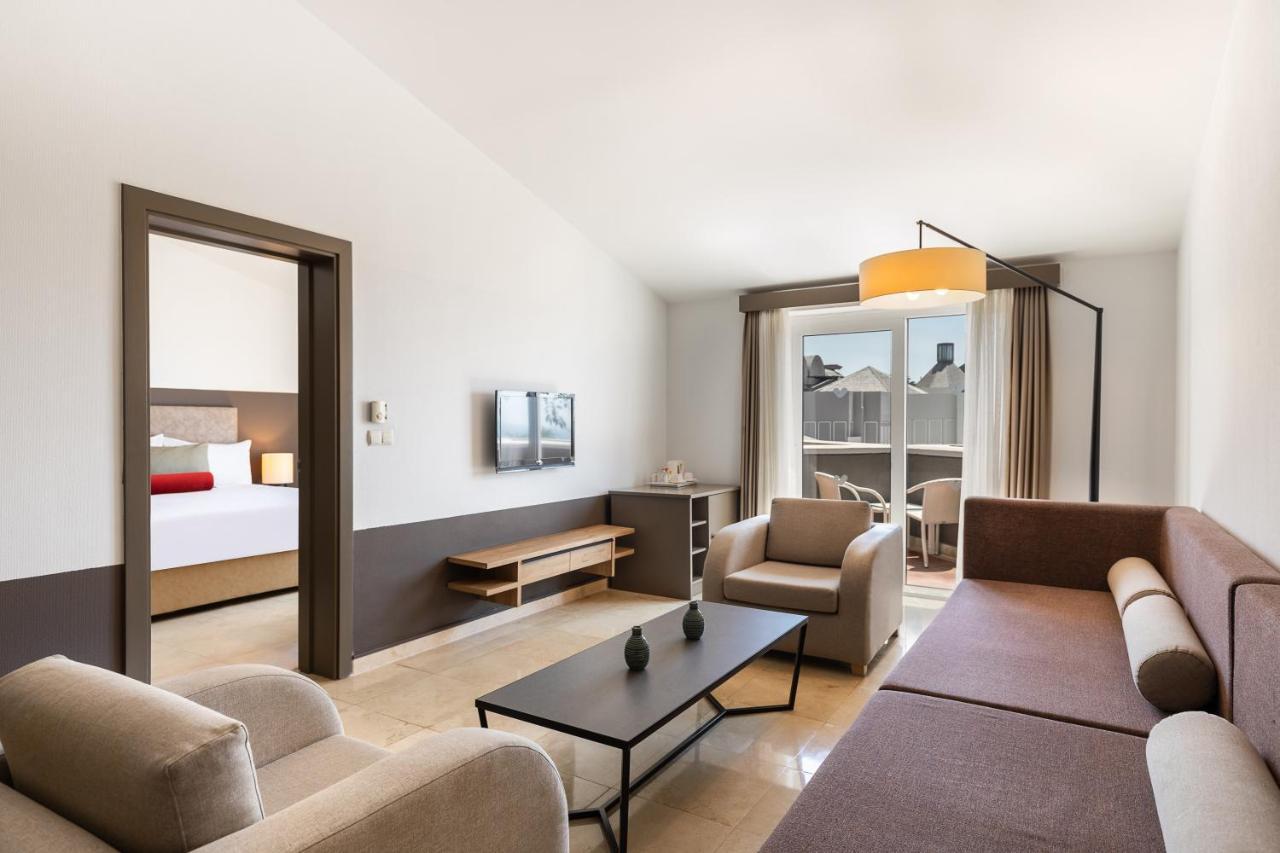 Suite with Sea View,1415870079:JPEG