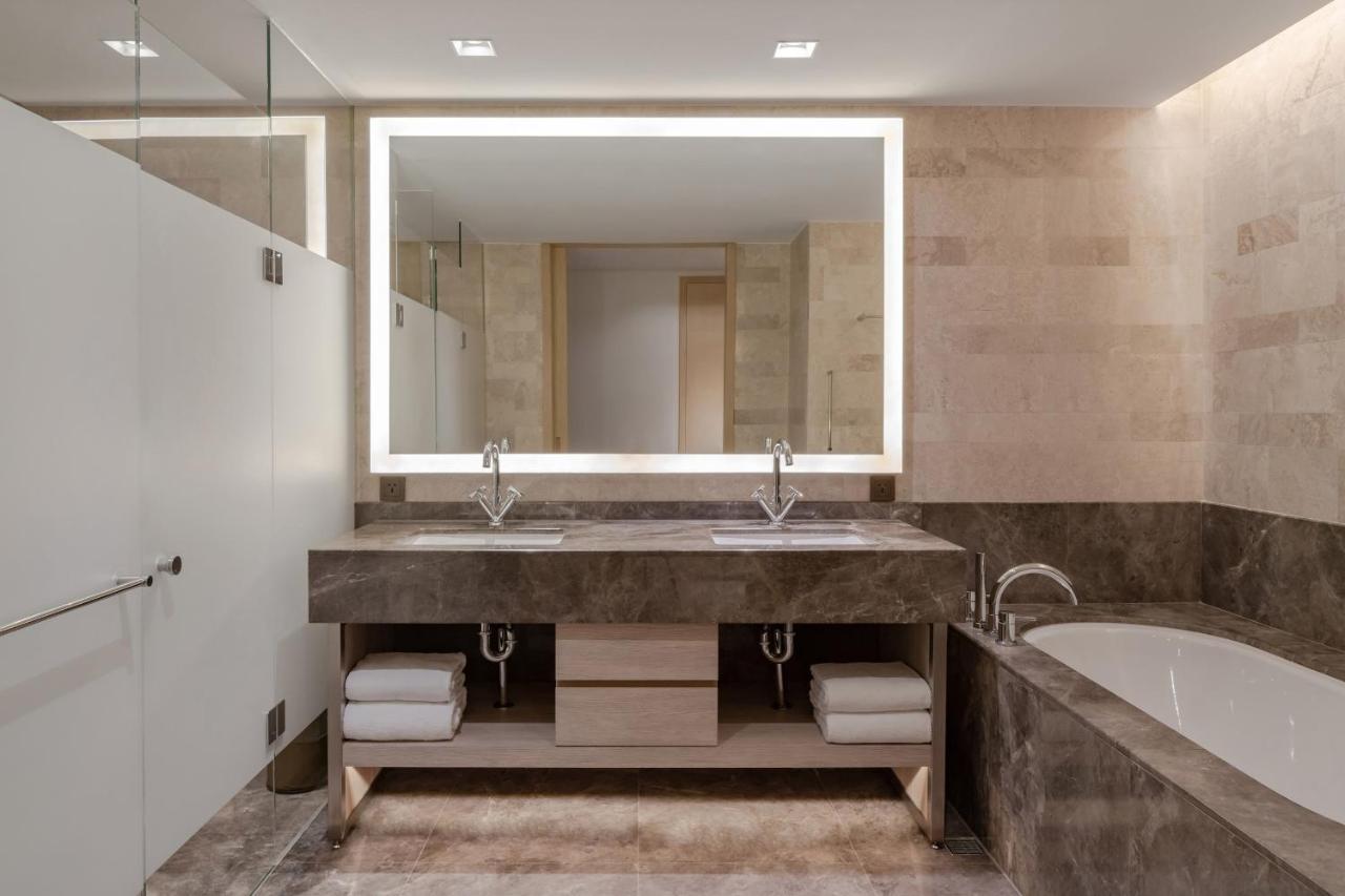 Homey Room with Two Double Beds,1552759882:JPEG