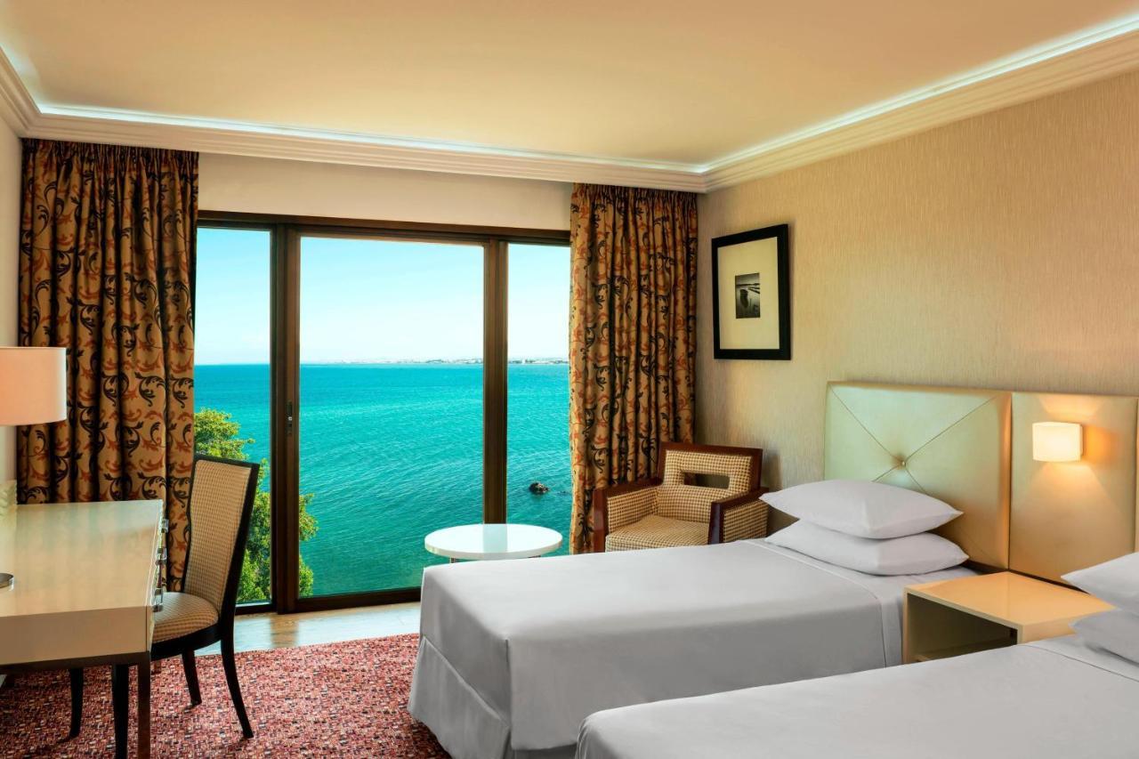 Club Twin Room