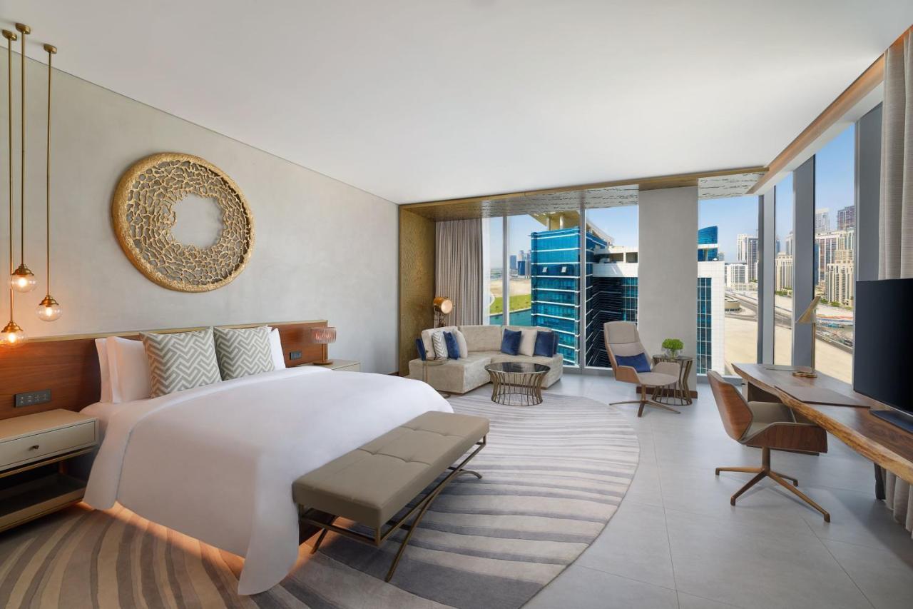 Superior Suite met Kingsize Bed en Uitzicht op het Centrum - Inclusief Signature St. Regis Butlerservice