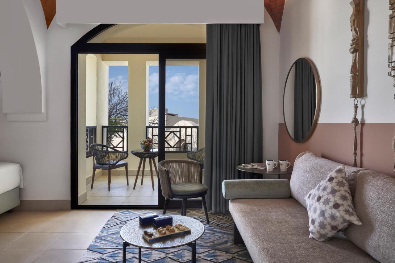 Guest Room - King Bed