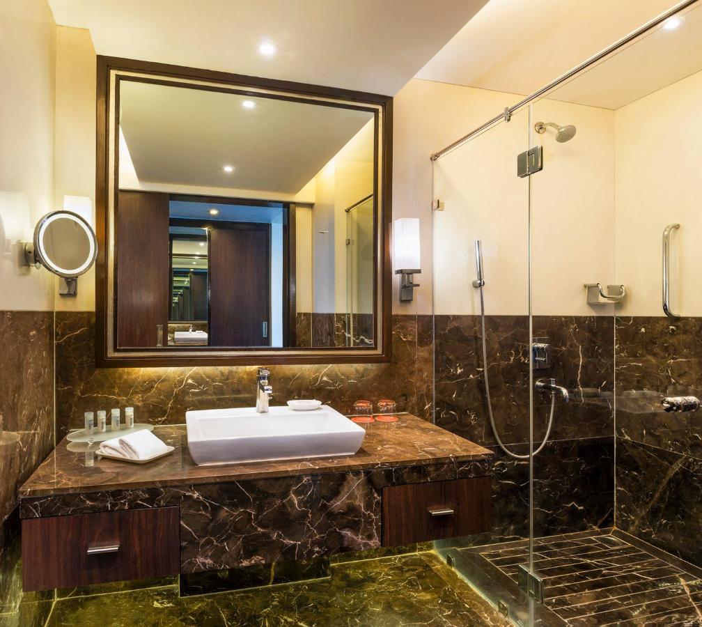 Club King Room with Lounge Access from 7pm - 9pm with complimentary in-house selection of liquor I 2 pints of beer and 2 pieces of laundry per day on non-cumulative basis,1419819483:JPEG