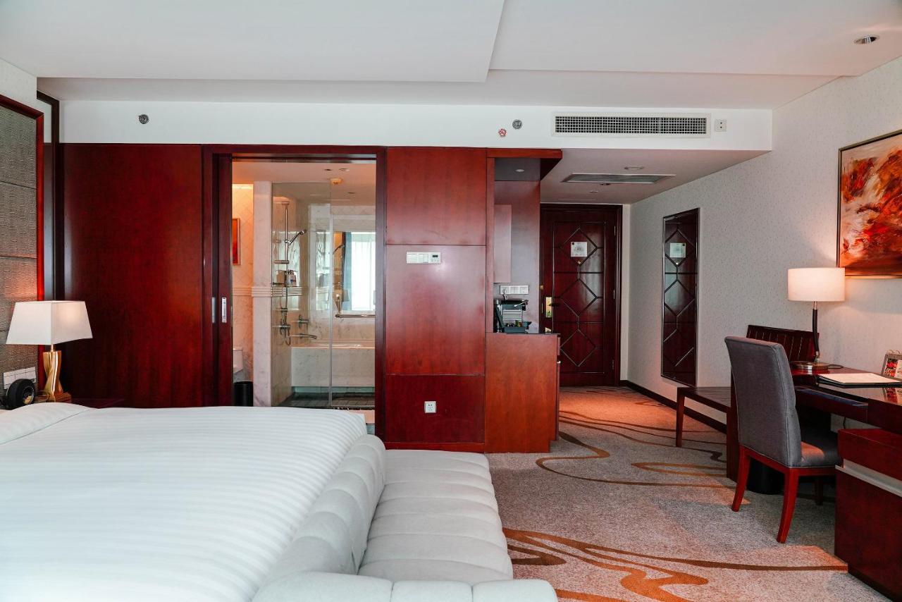 Deluxe king bed room