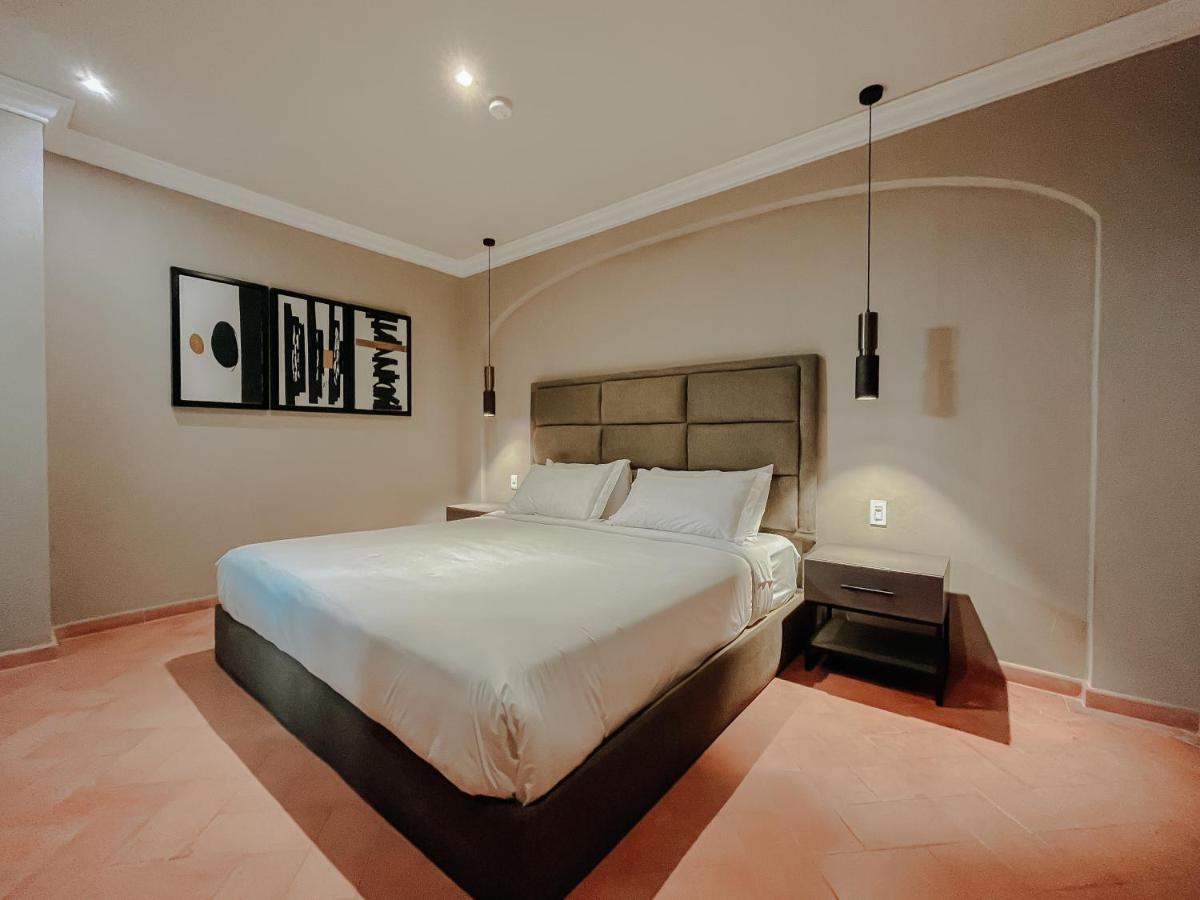 Junior Suite,1555231303:JPEG