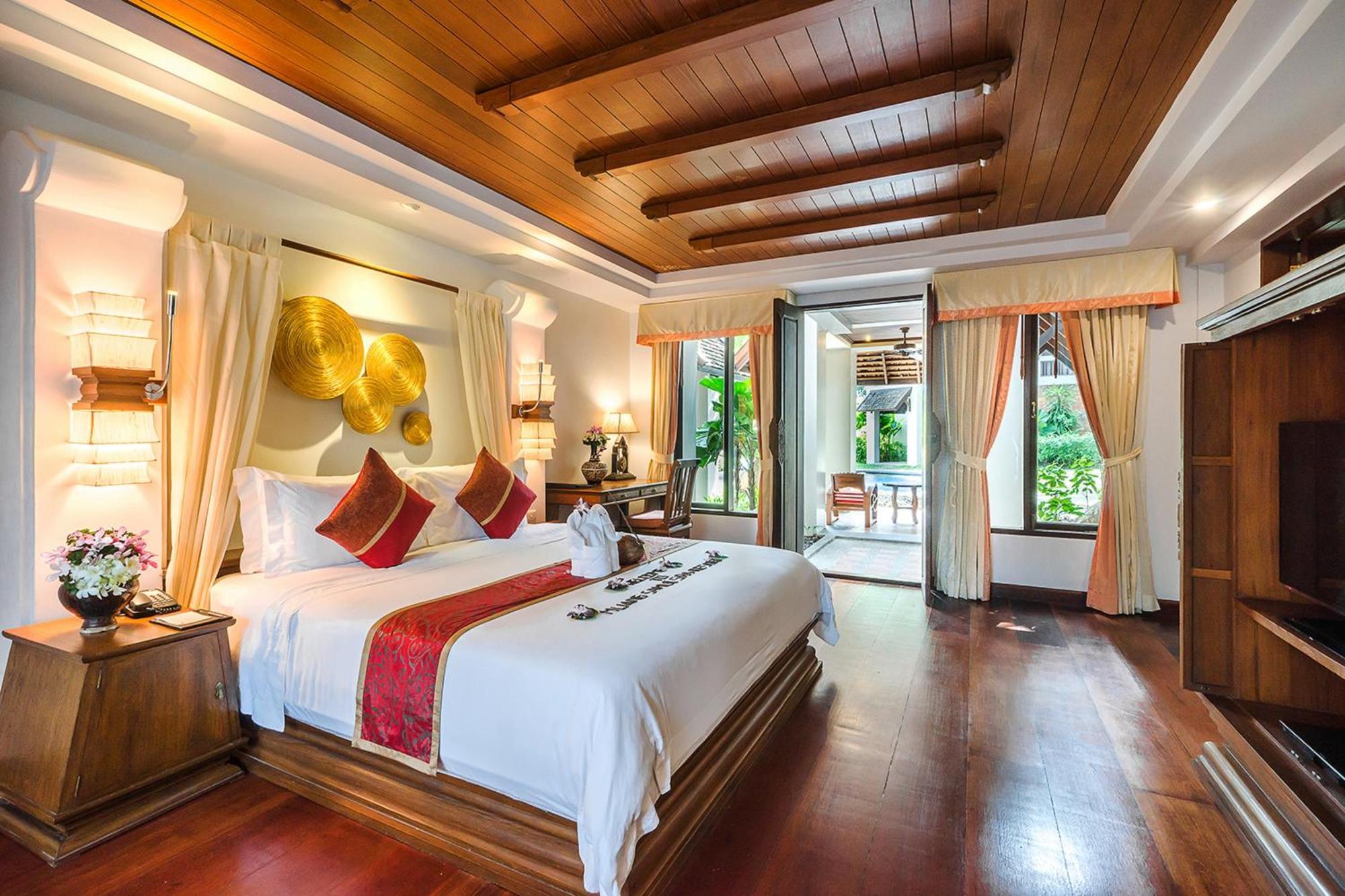 Grand Suite with Pool View