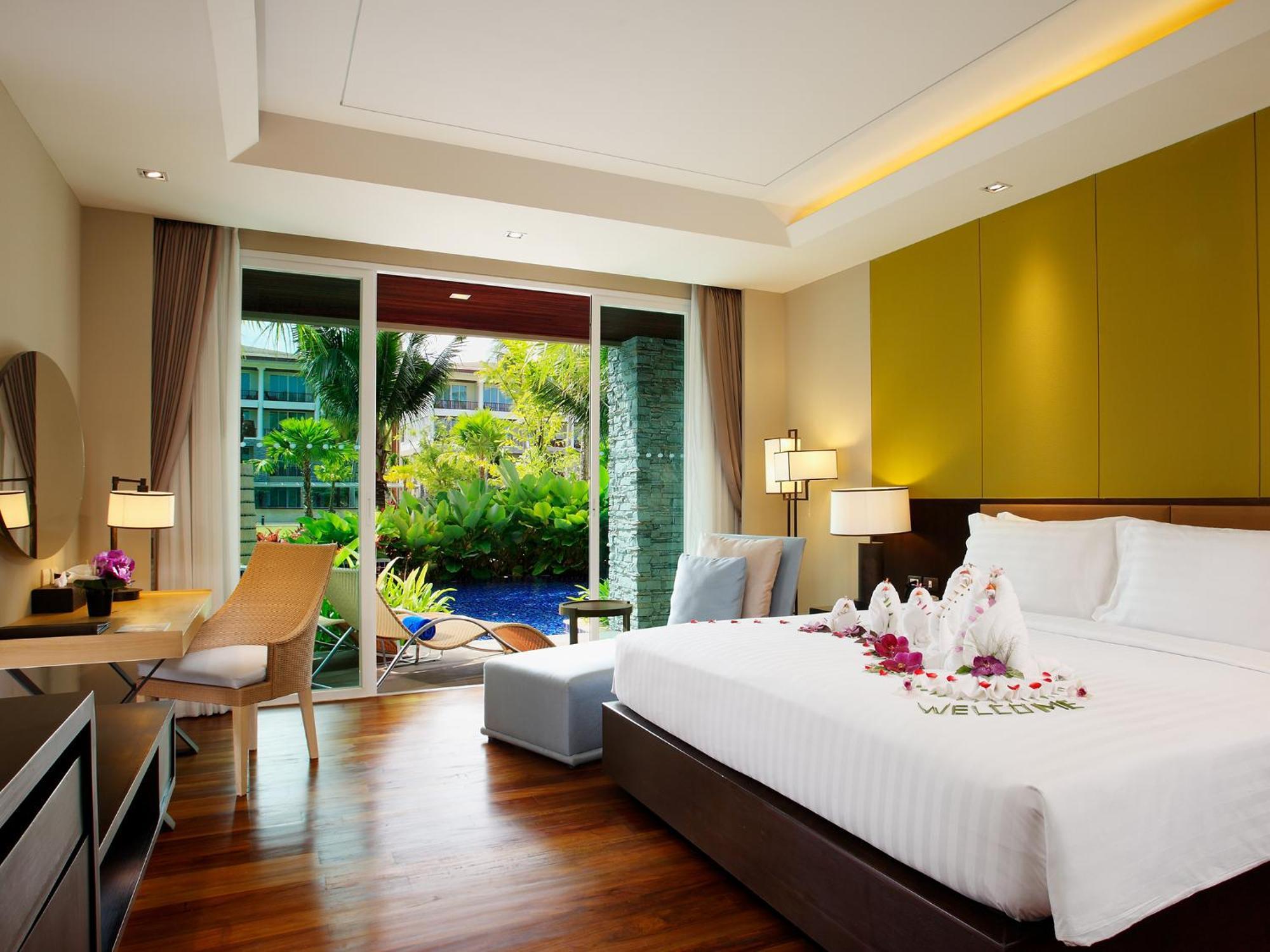 Deluxe Double Room with Pool Access