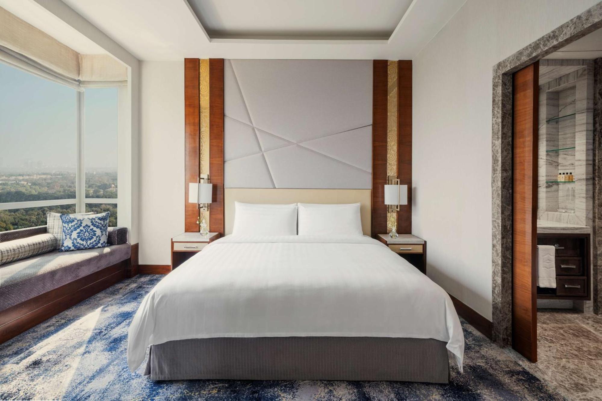 Executive Suite - 10% discount on Food & Soft Beverages & Laundry - Evening cocktails and canapés at the Horizon Club Lounge from 6pm – 8pm