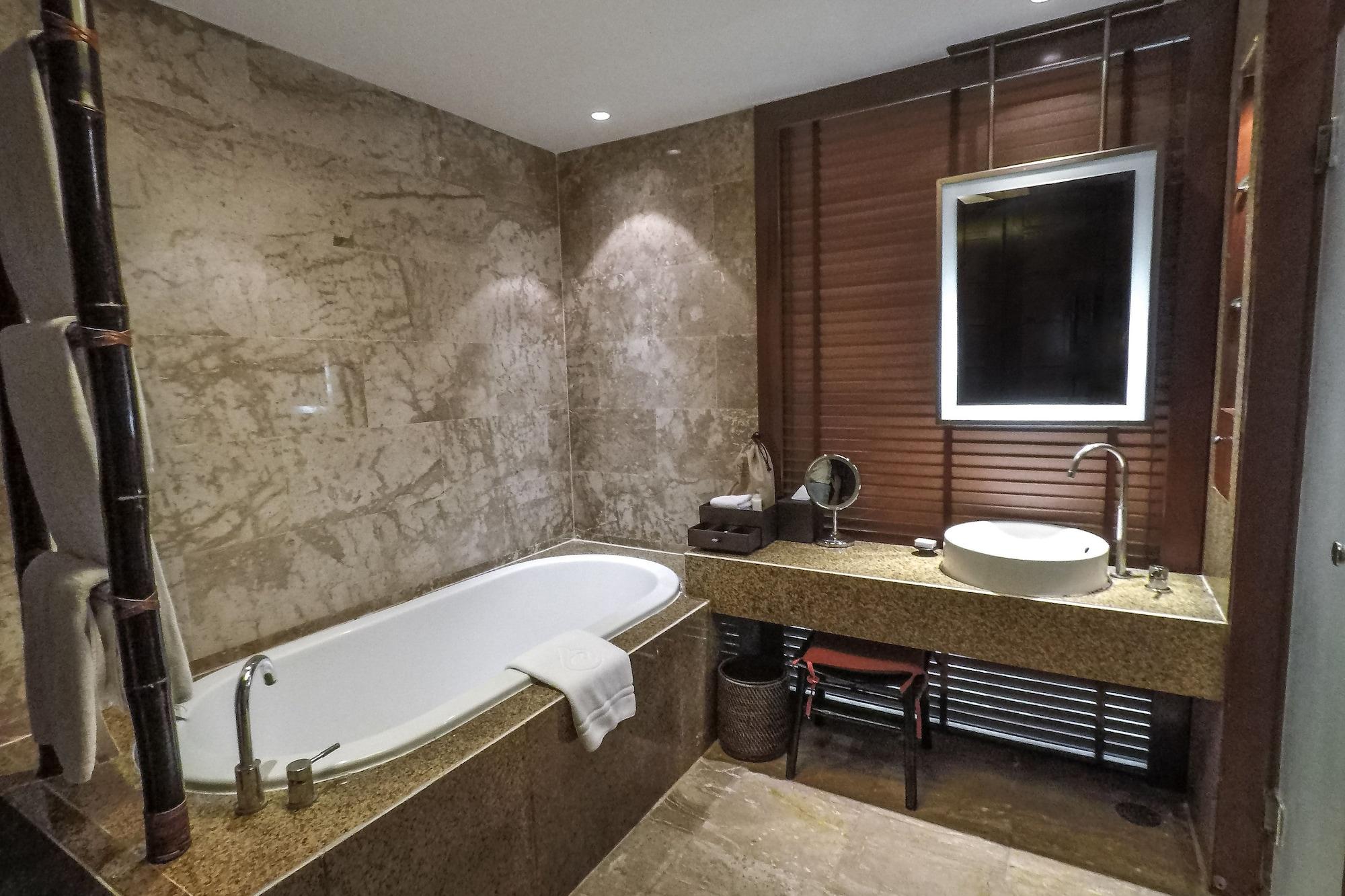 Premium Deluxe Ocean View - King
