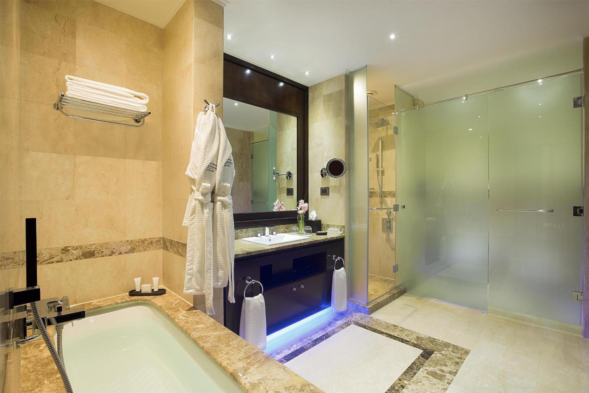 Deluxe City Room