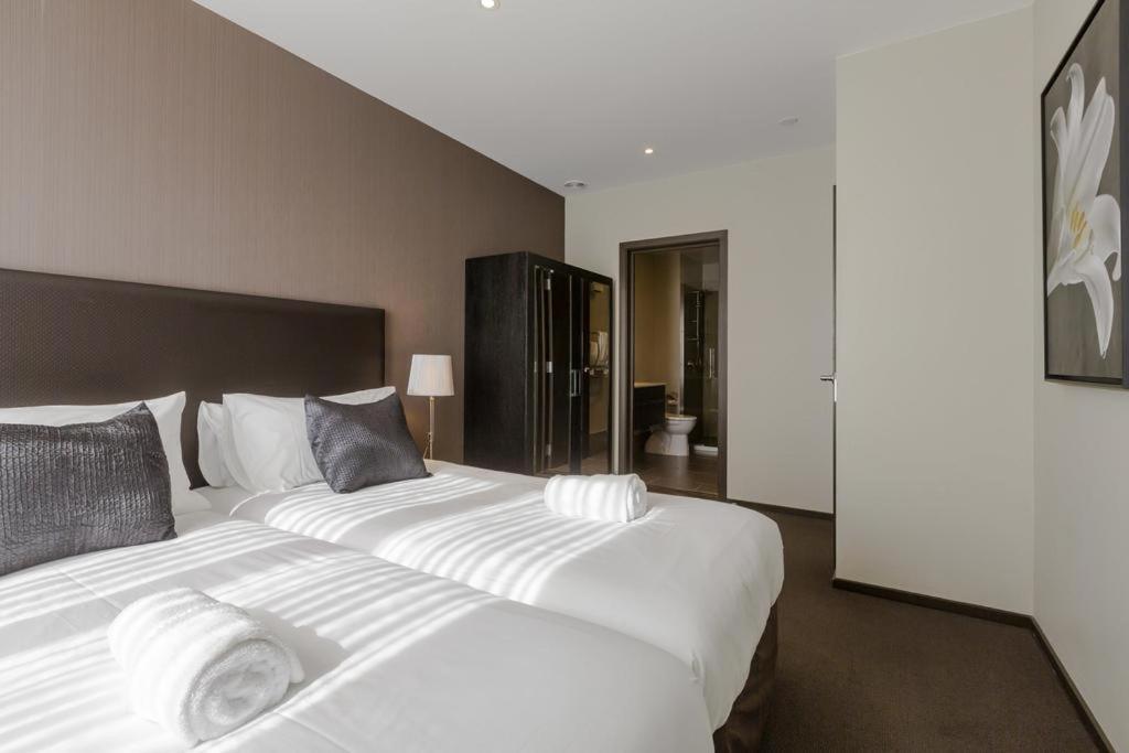 Three-Bedroom Apartment,1558610527:JPEG