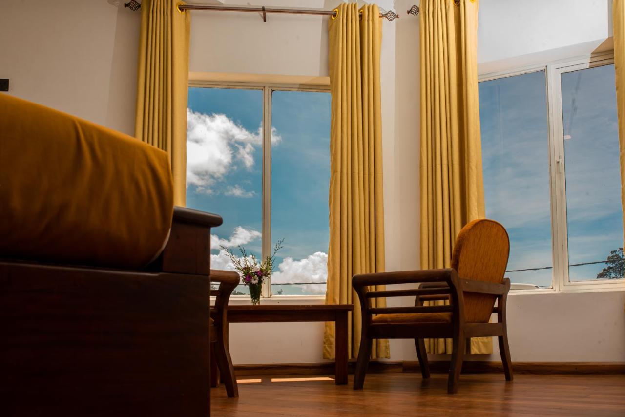 Family Room with Balcony,1466630621:JPEG