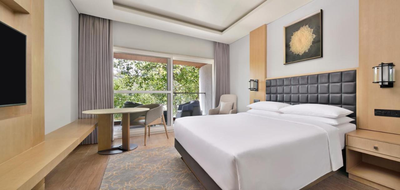 Deluxe King Room with Balcony and Garden View