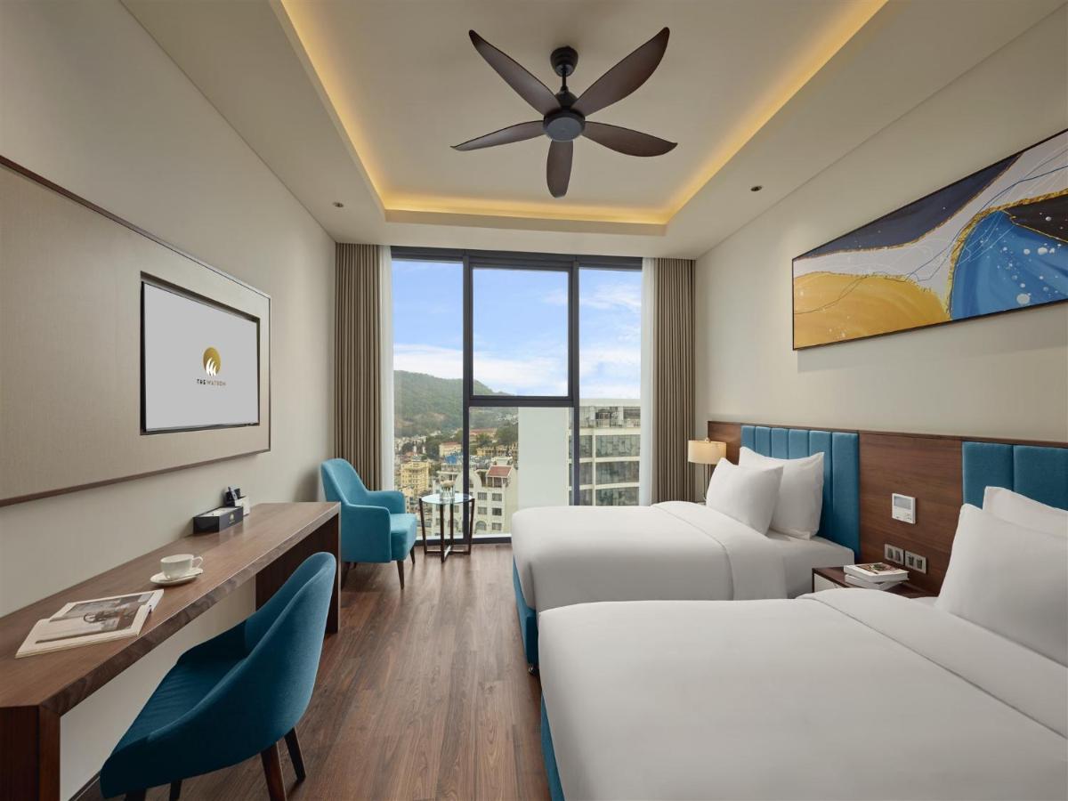 Deluxe Twin Room with City View & Bathtub