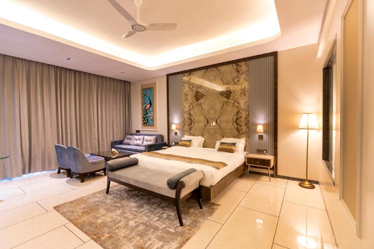 King Room with Pool View