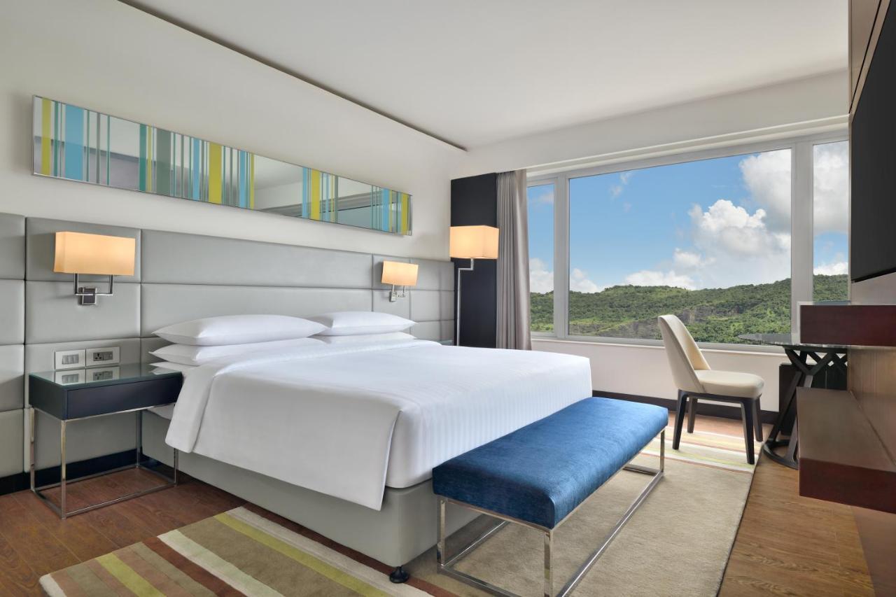 Junior Suite, Executive lounge access, Suite, 1 King, City view,1480205105:JPEG