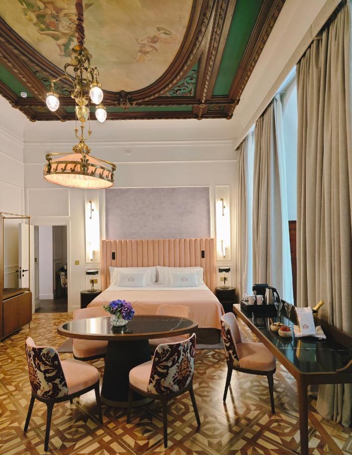 Family Suite (2 Adults + 3 Children)