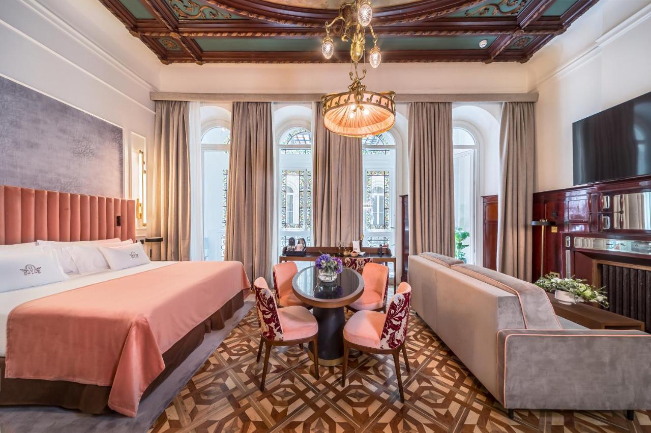 Family Suite (2 Adults + 2 Children)