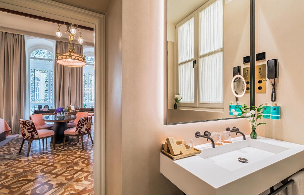 Family Suite (2 Adults + 1 Child)