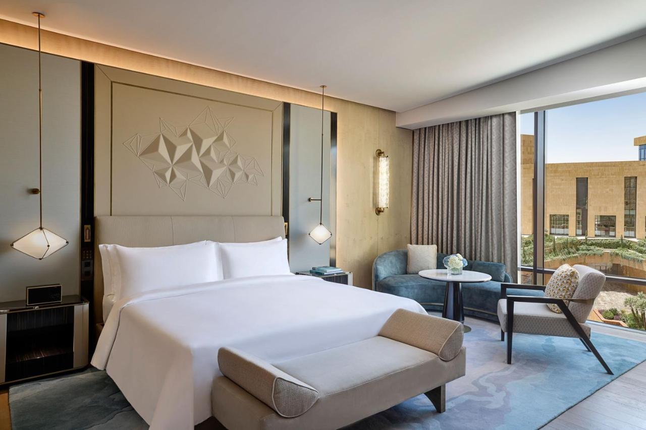 Deluxe King Room with City View - Butler Service