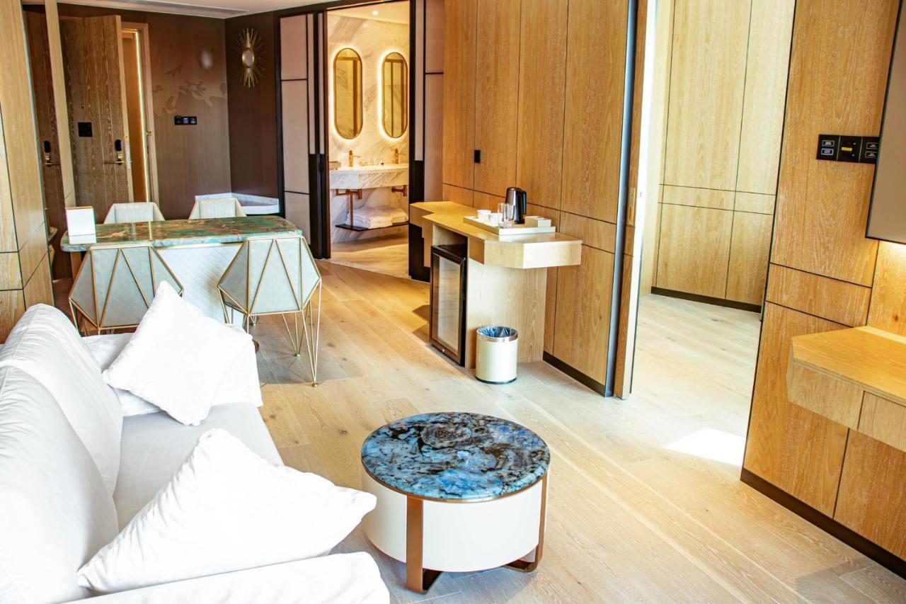 Superior King Suite