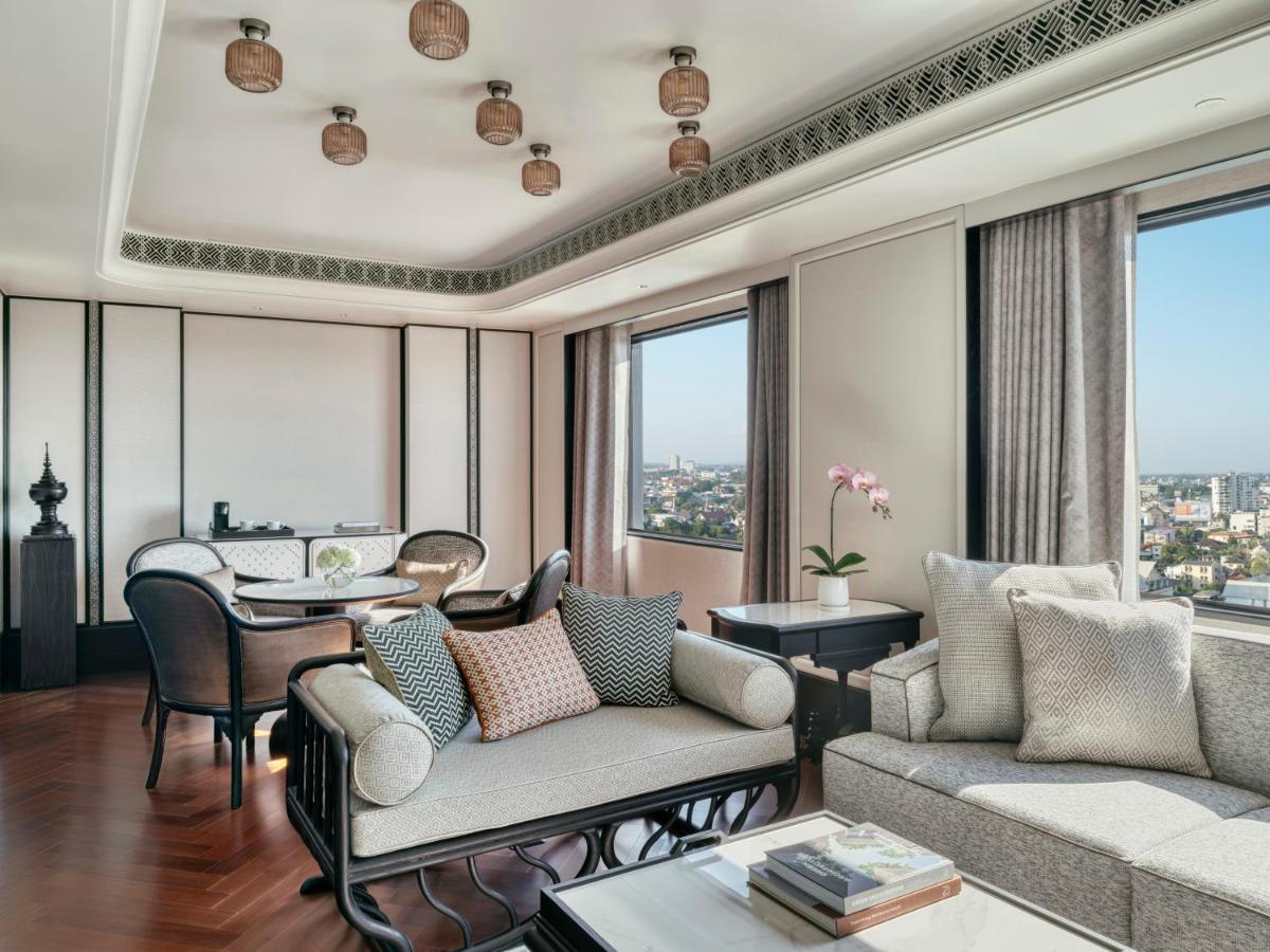 One-Bedroom Suite with Mountain View