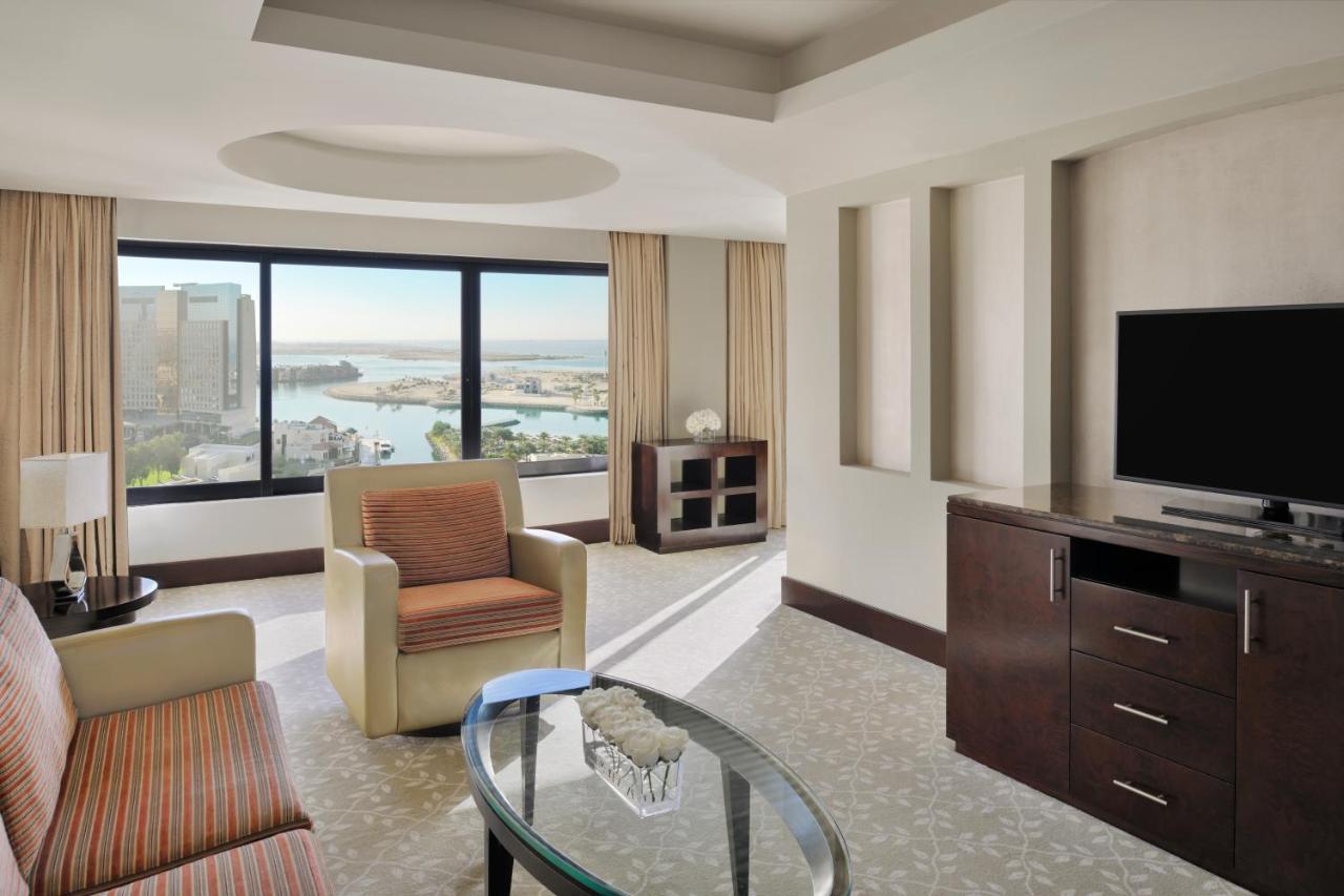 One-Bedroom King Suite with Garden View