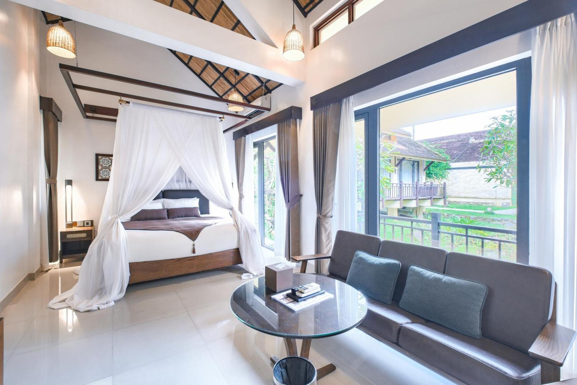 Special Offer - Villa King Room with Lake View and Bathtub