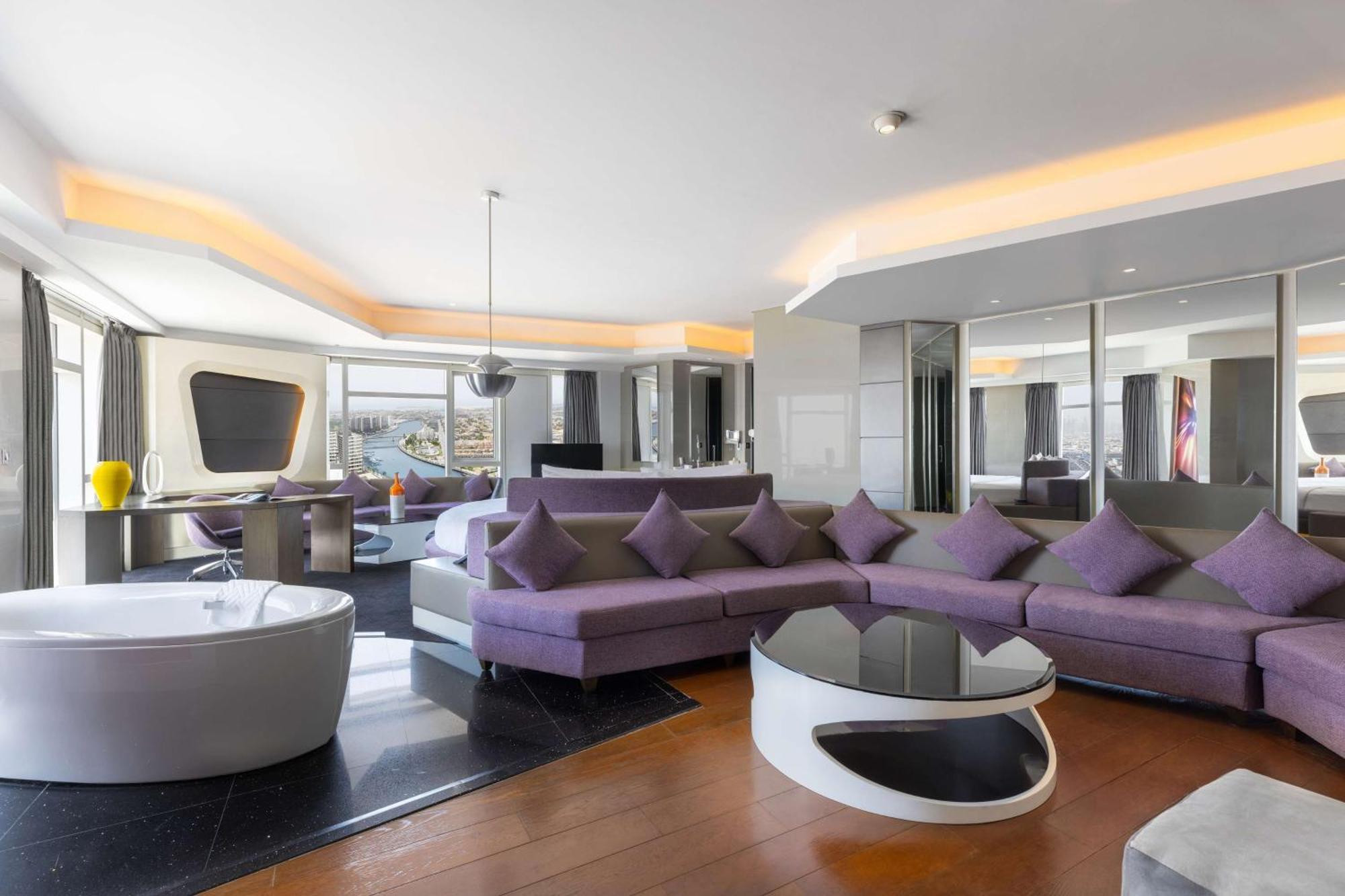 Valor Suite met Rond Bed