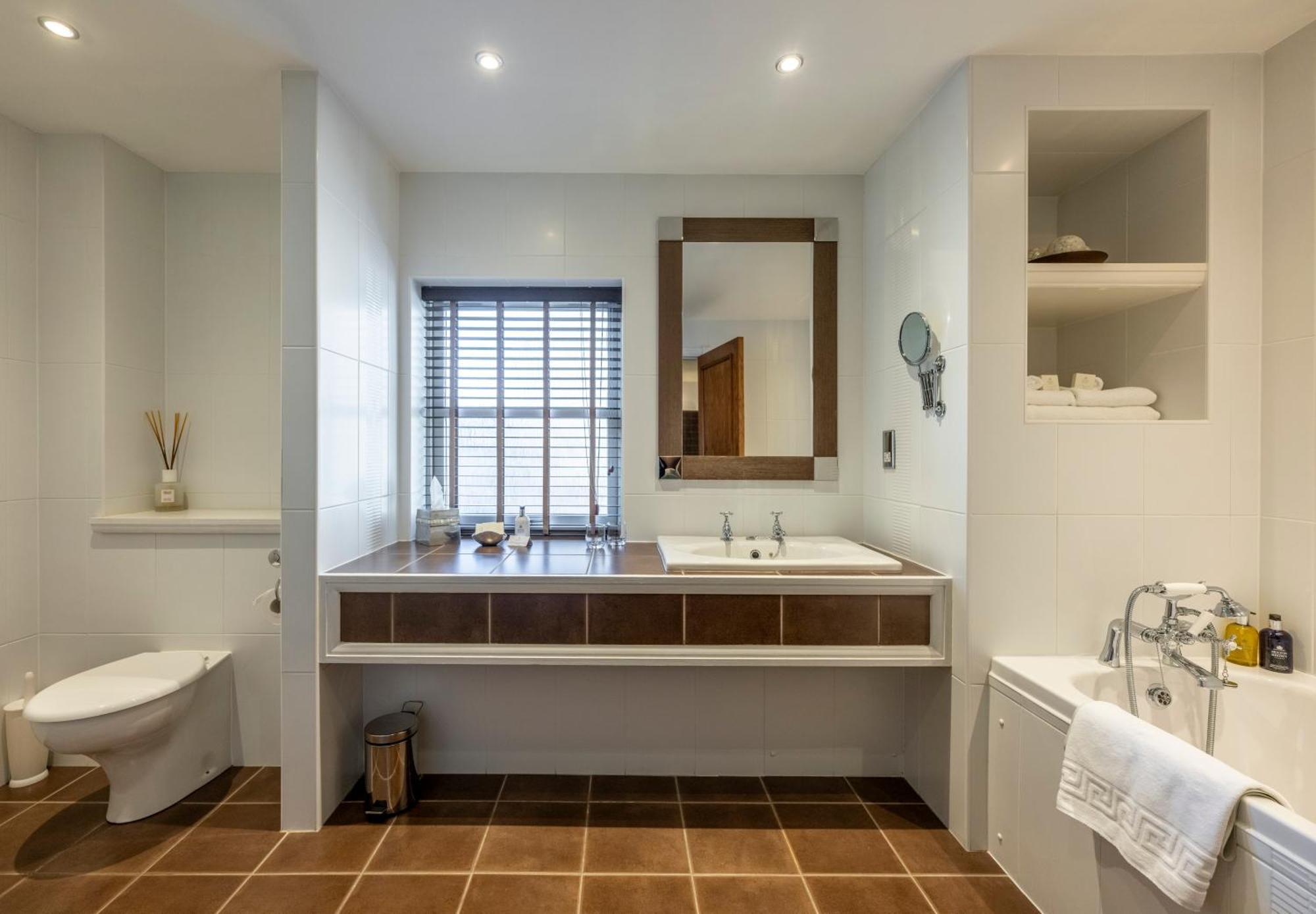 Junior Suite,1500898090:JPEG