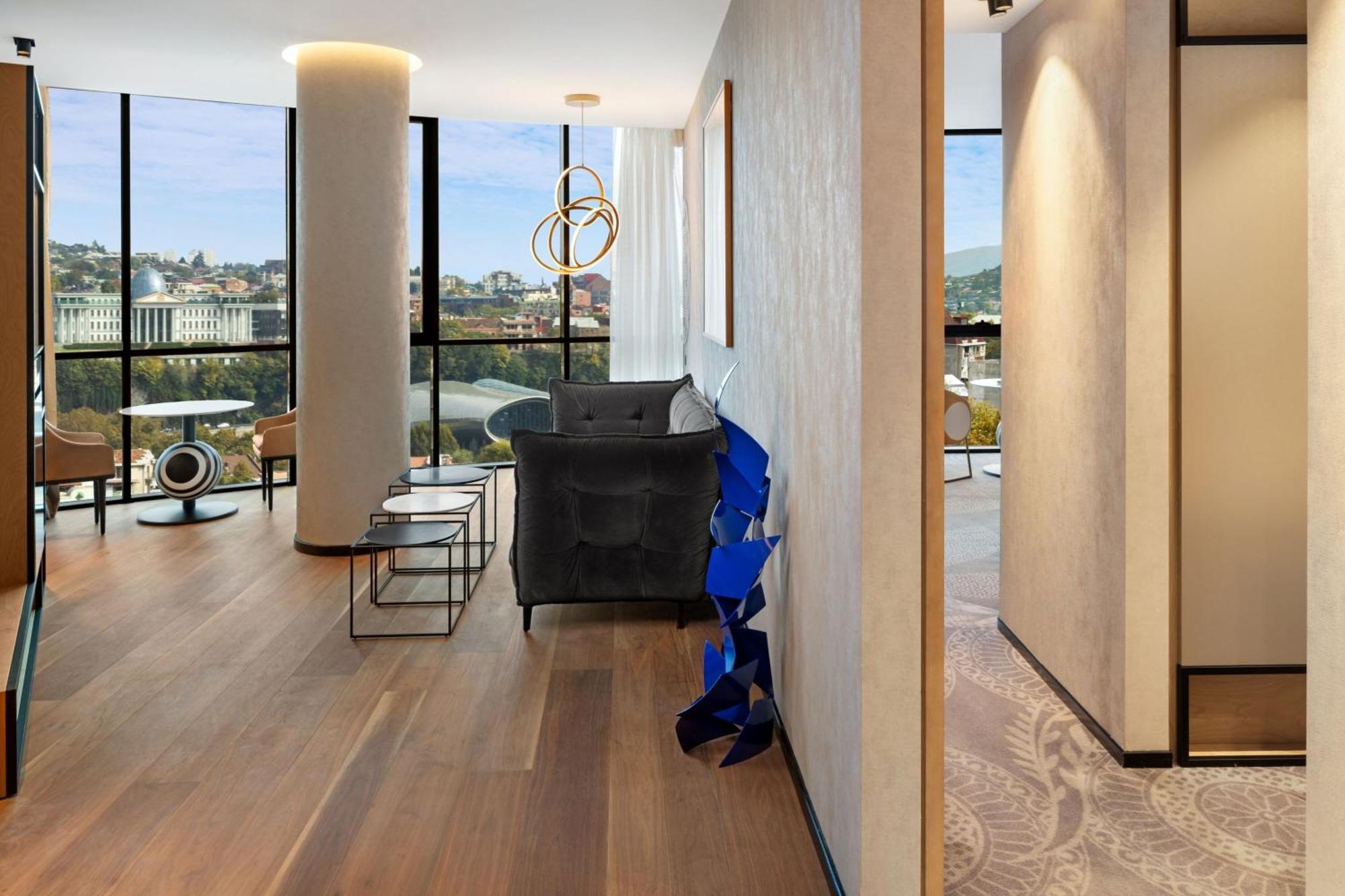 Junior King Suite with Executive Lounge Access