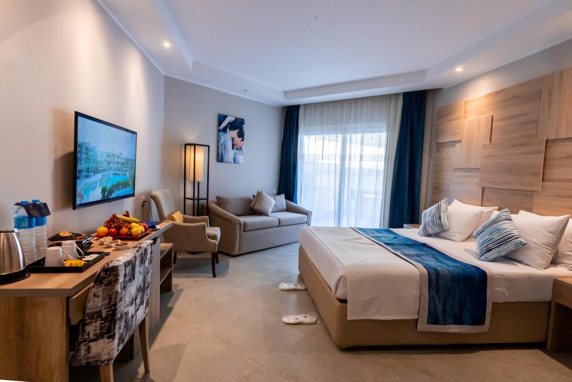 Deluxe Swimup Room +16