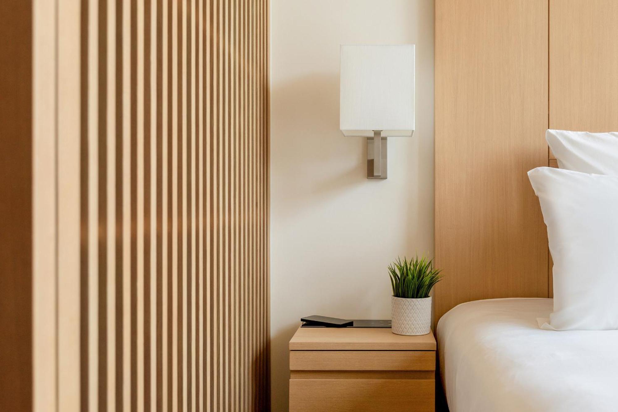 Superior King Room with City View