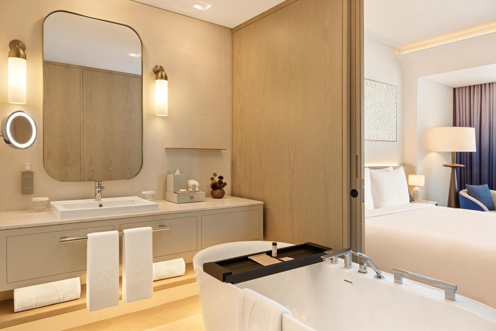 Deluxe-kamer met kingsize bed en gedeeltelijk uitzicht op een kanaal - Gratis toegang tot de lagune