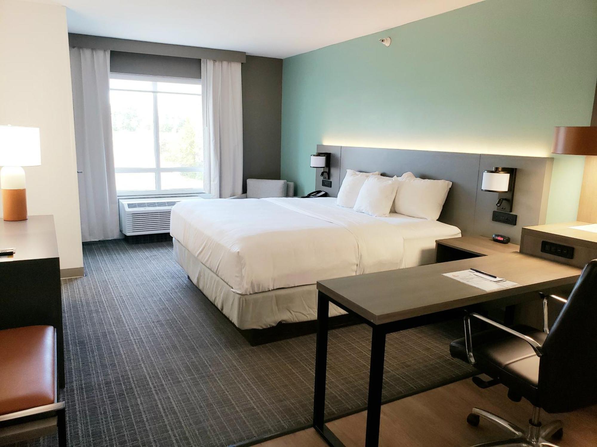 King Suite - Accessible/Non-Smoking