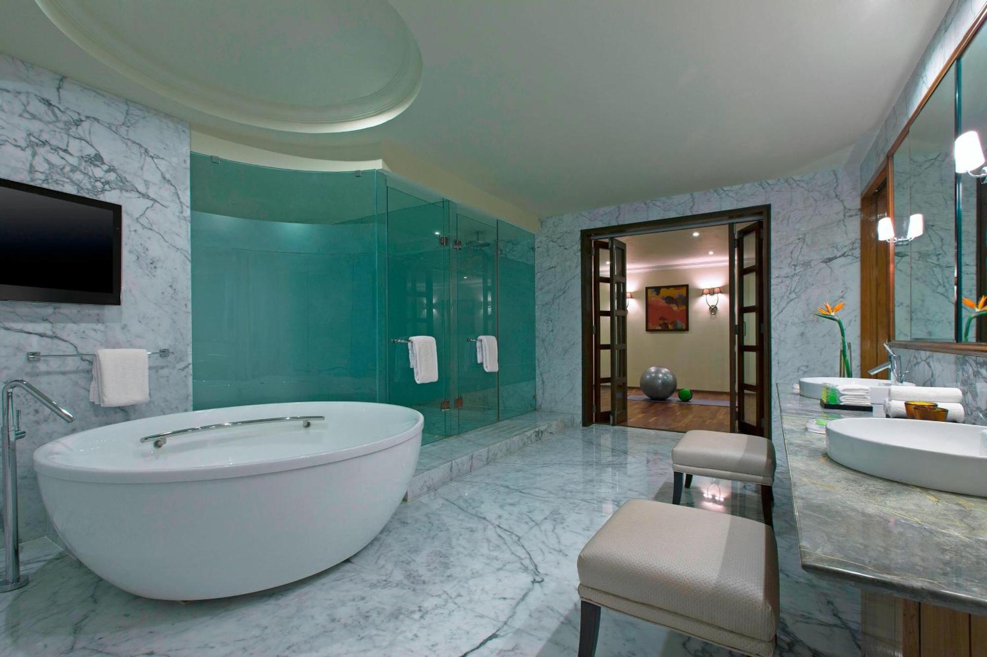Presidential Suite,1 King, City view