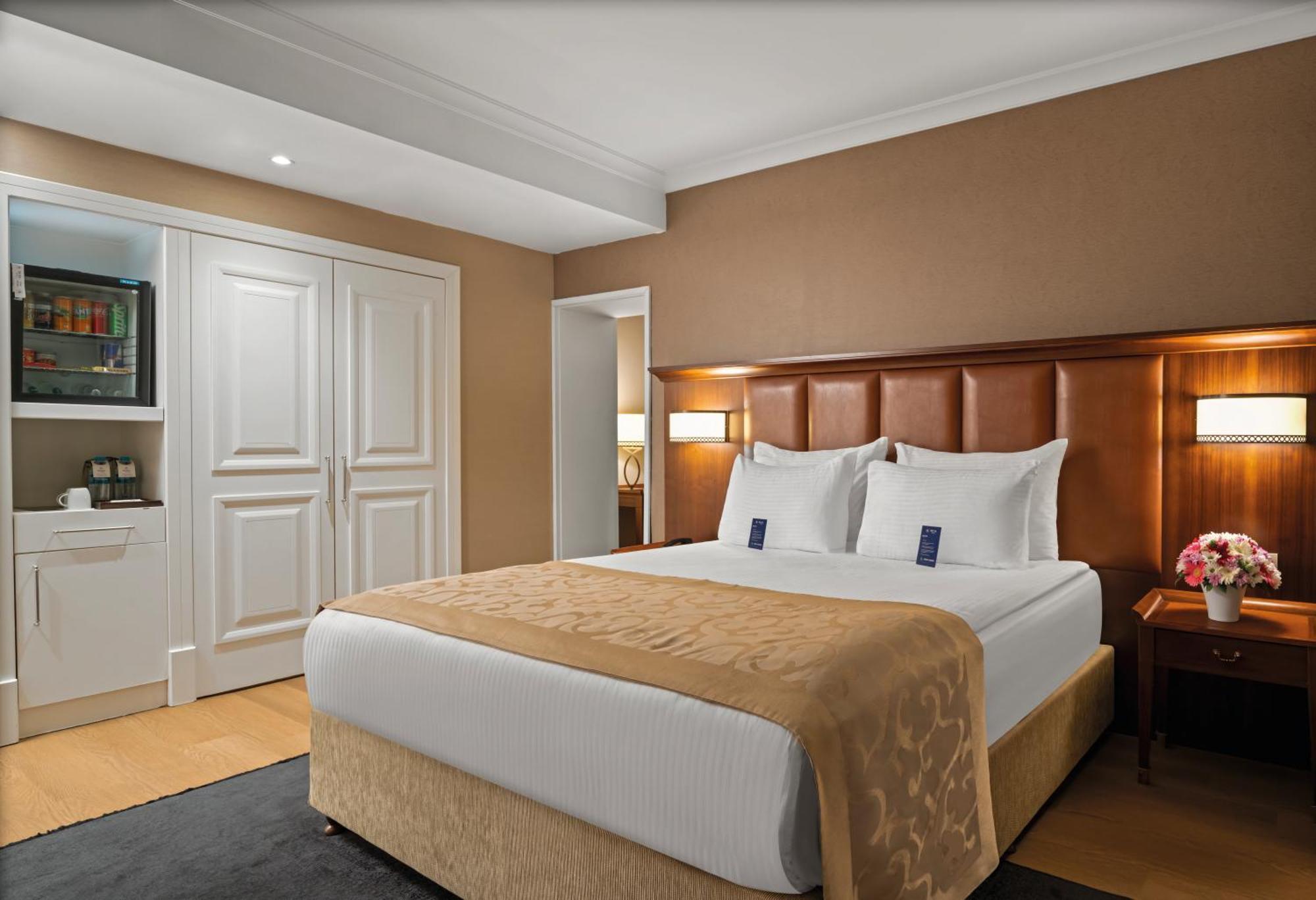 Executive Suite,1534508998:JPEG
