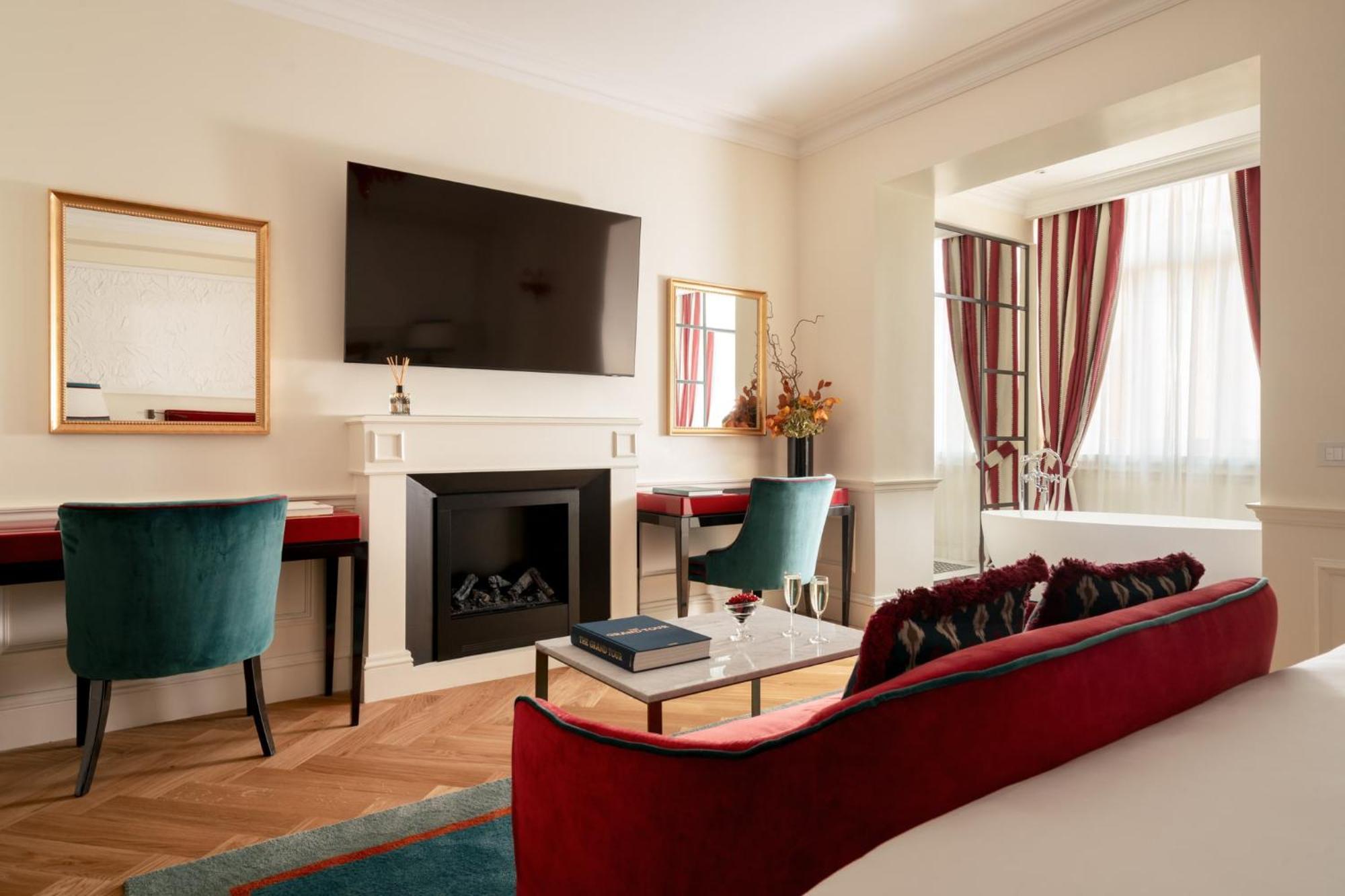 Romantic Junior Suite,1536723253:JPEG