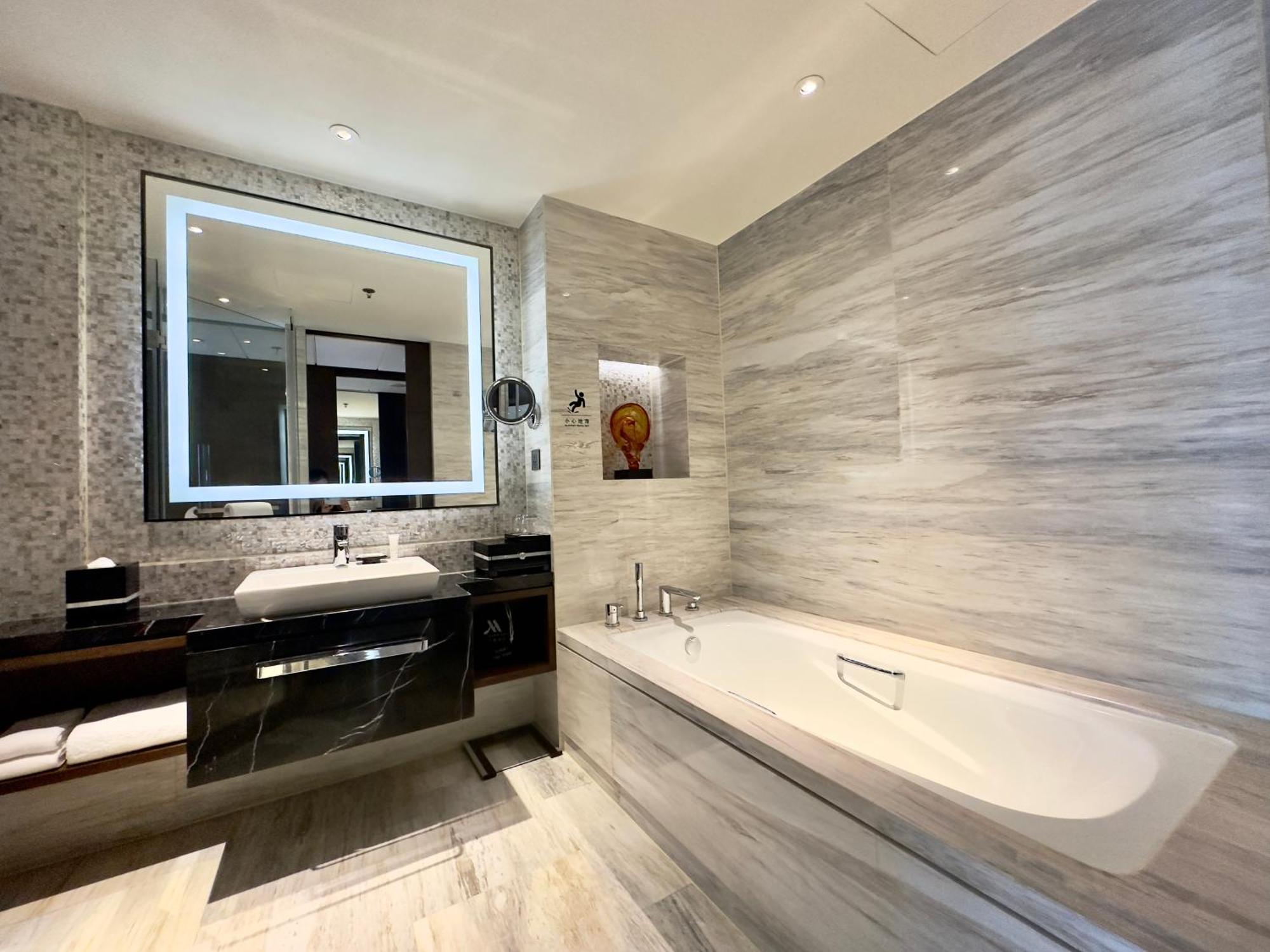 Executive Room, Executive lounge access, Guest room, 1 King,1537162966:JPEG