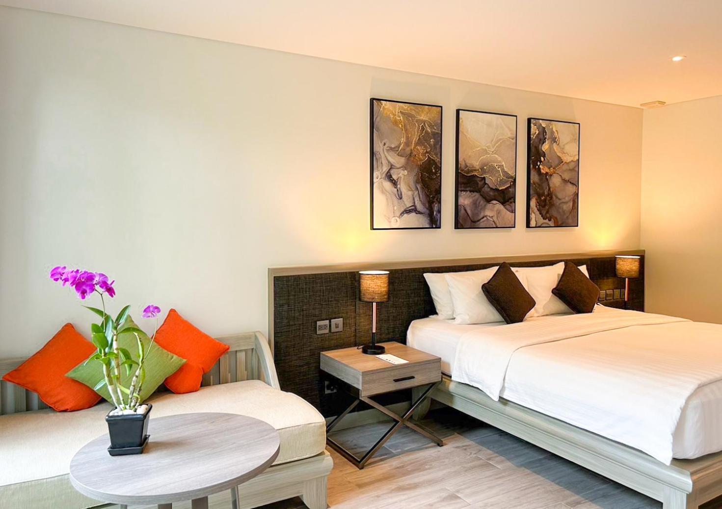 Paradox Courtyard Room