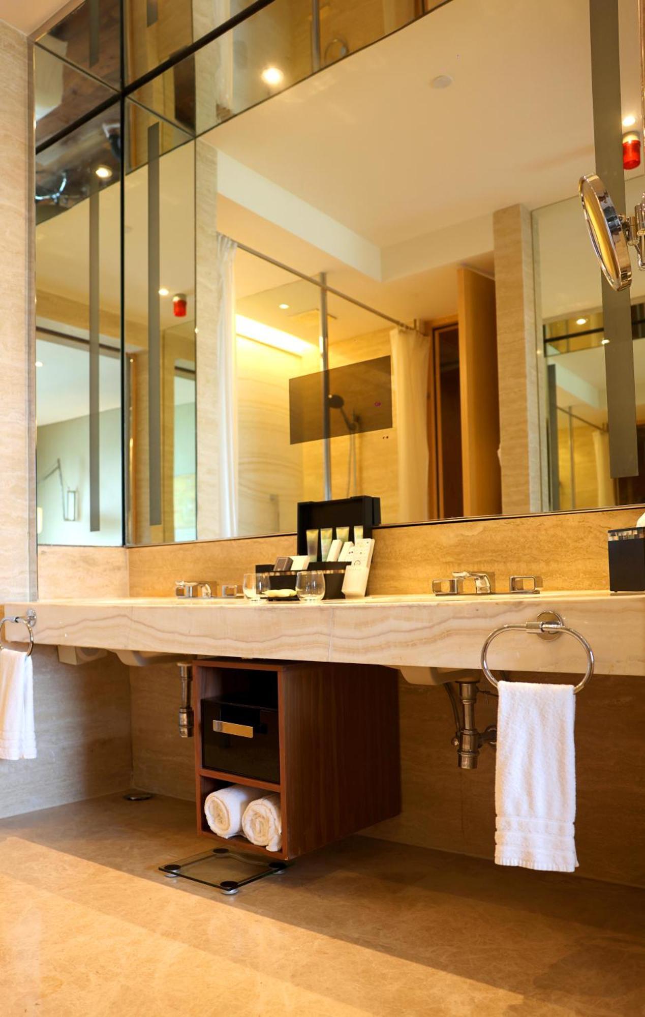 King Room - Mobility Accessible